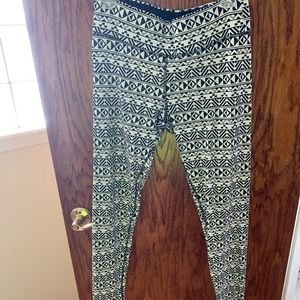 Aztec print leggings